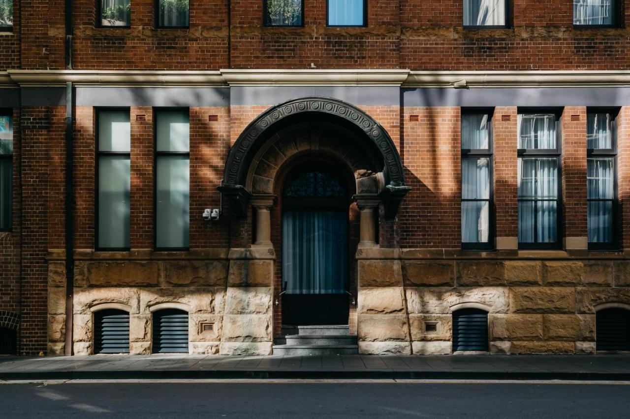 ジ オールド クレア ホテル シドニー エクステリア 写真 The entrance to the former police station