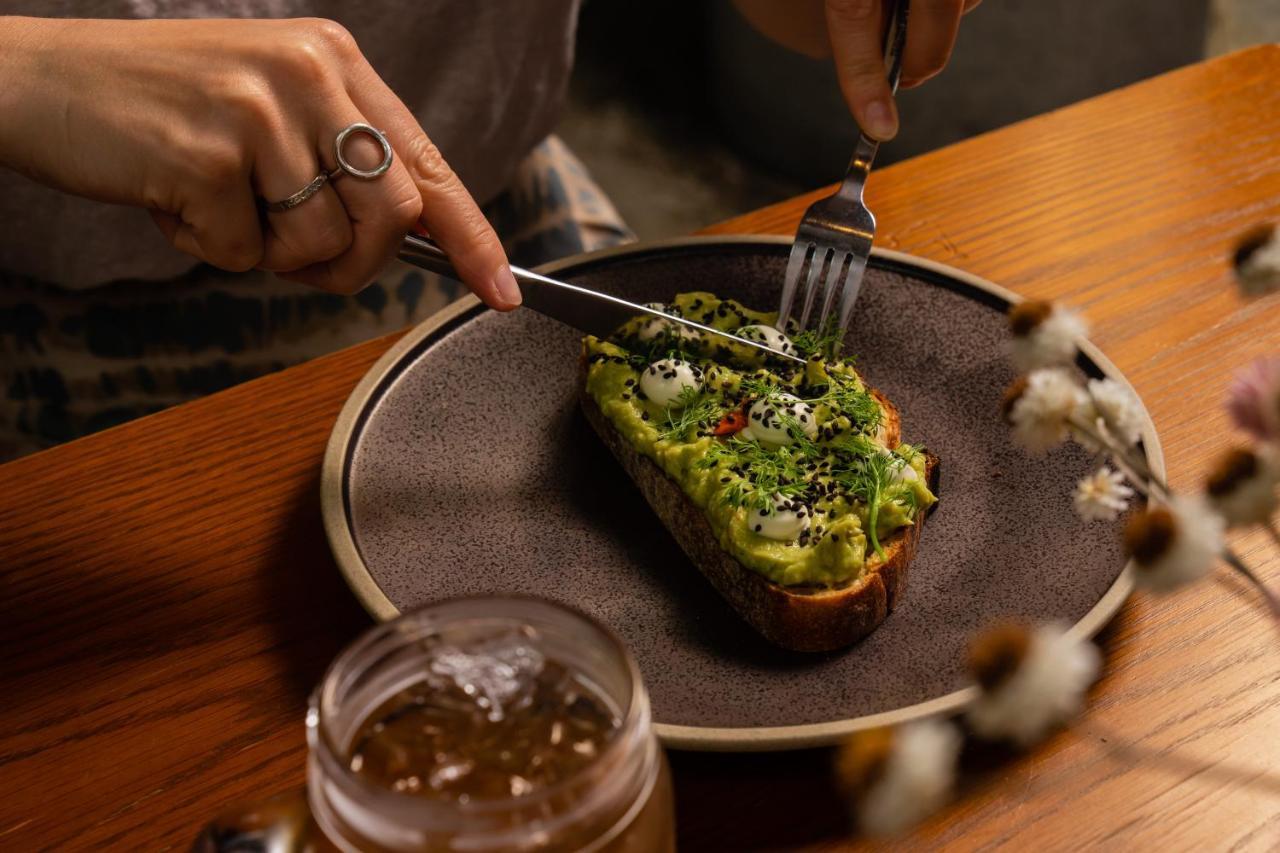 ジ オールド クレア ホテル シドニー エクステリア 写真 Avocado toast