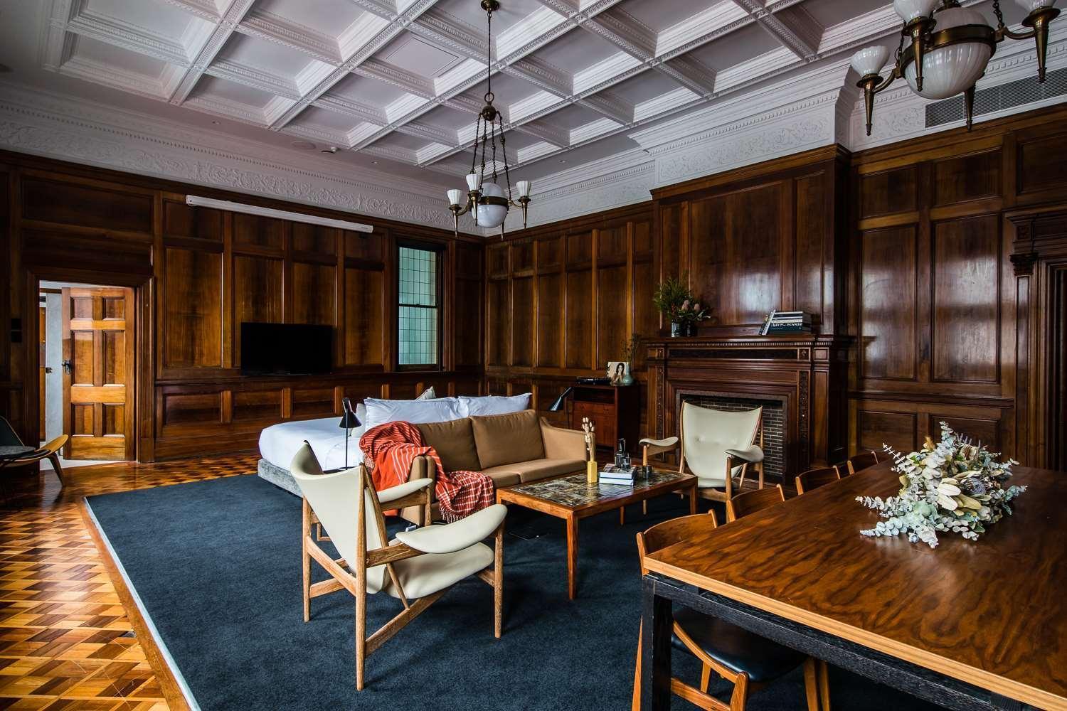 ジ オールド クレア ホテル シドニー エクステリア 写真 The interior of the Governor's Suite