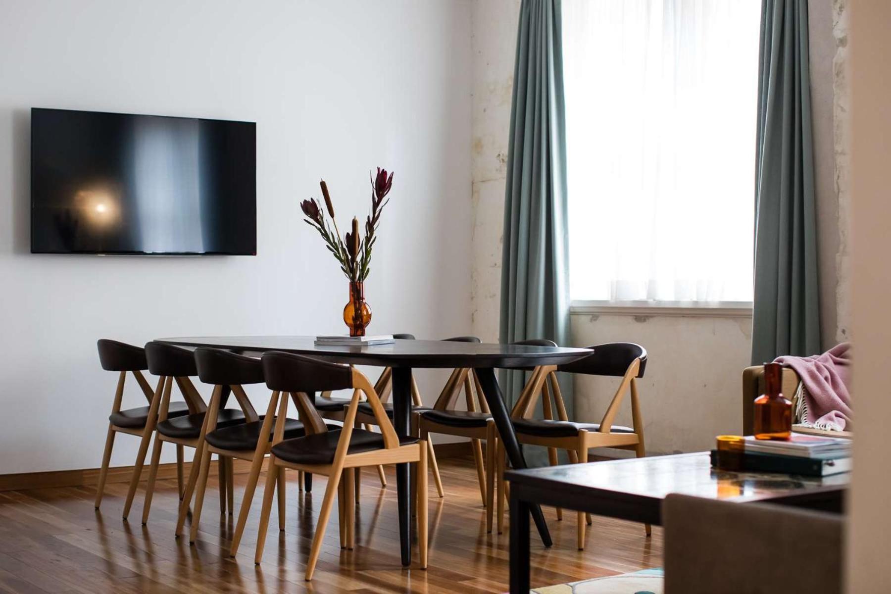 ジ オールド クレア ホテル シドニー エクステリア 写真 A living room in a shared apartment