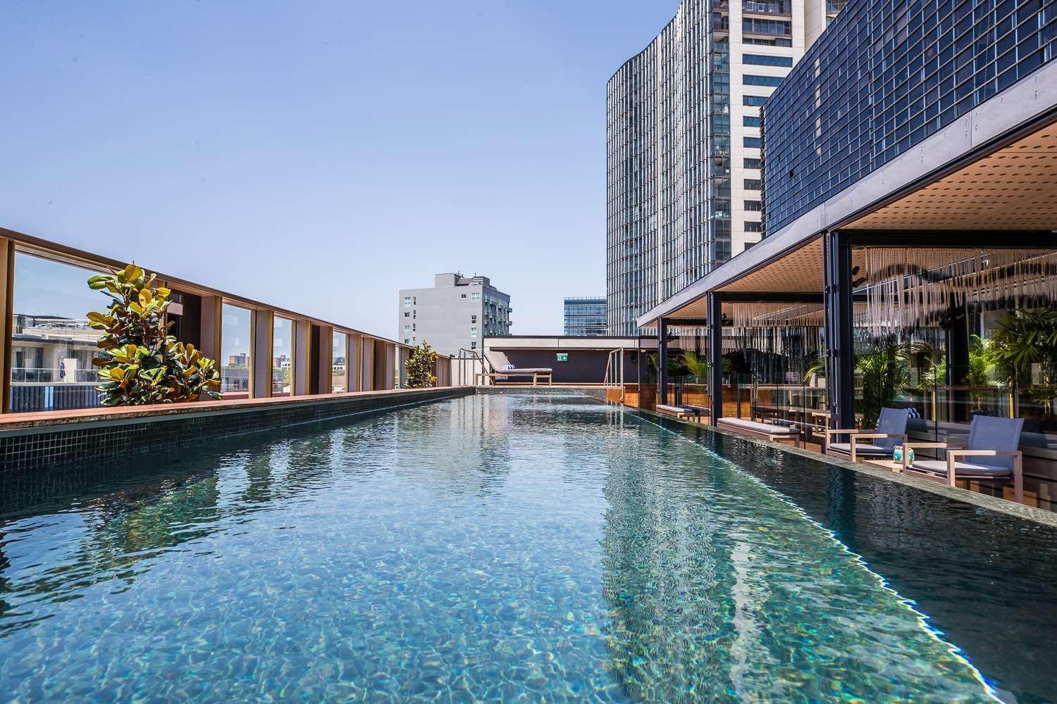 ジ オールド クレア ホテル シドニー エクステリア 写真 The rooftop pool at The Standard, Bangkok